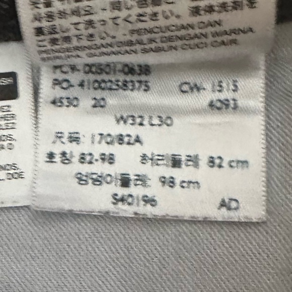 Levis 501 Distressed Ripped Black Denim Cut Off Shorts Womens Size w32 (a2 - Picture 9 of 10